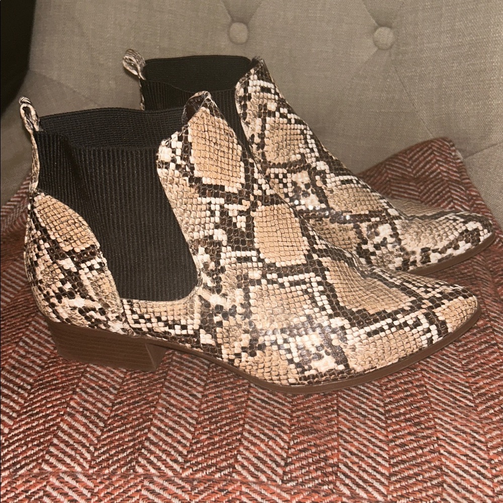 Snakeskin Patterned booties